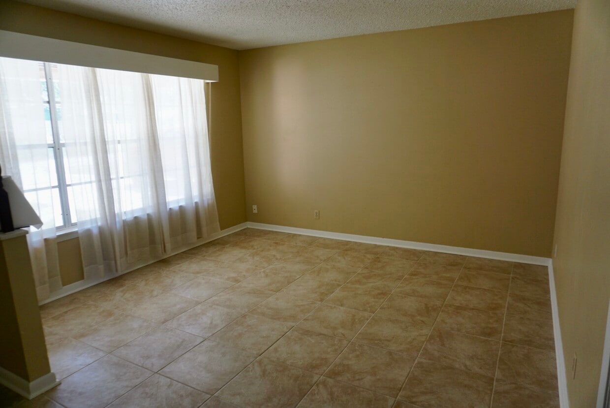Foto principal - 317 E Langley Blvd