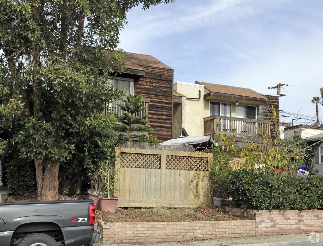 Primary Photo - 5644 Lauretta St