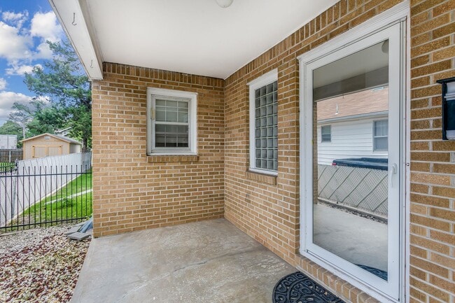 Building Photo - 516 S Erie Ave