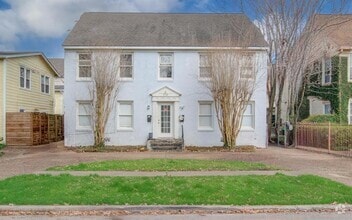 Building Photo - 1740 Banks St