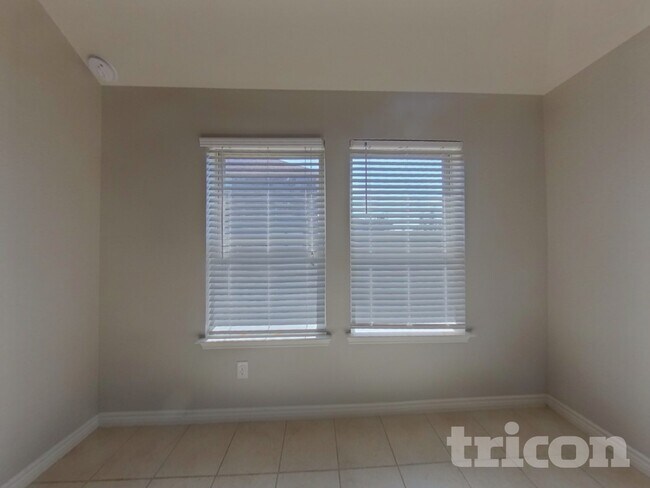 Foto del edificio - 125 Acadia Ln