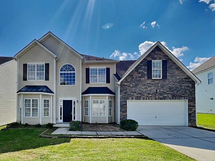 Beautiful House! Apply now! House Rental in Matthews, NC