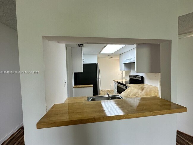 Building Photo - 2803 N Course Dr