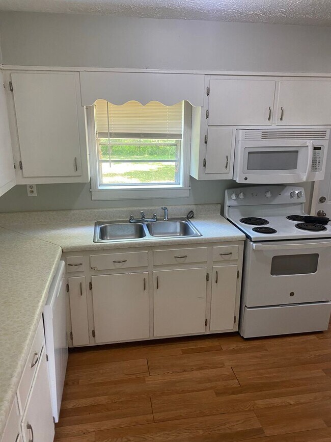 Foto del edificio - 7324 Cave Spring Rd SW