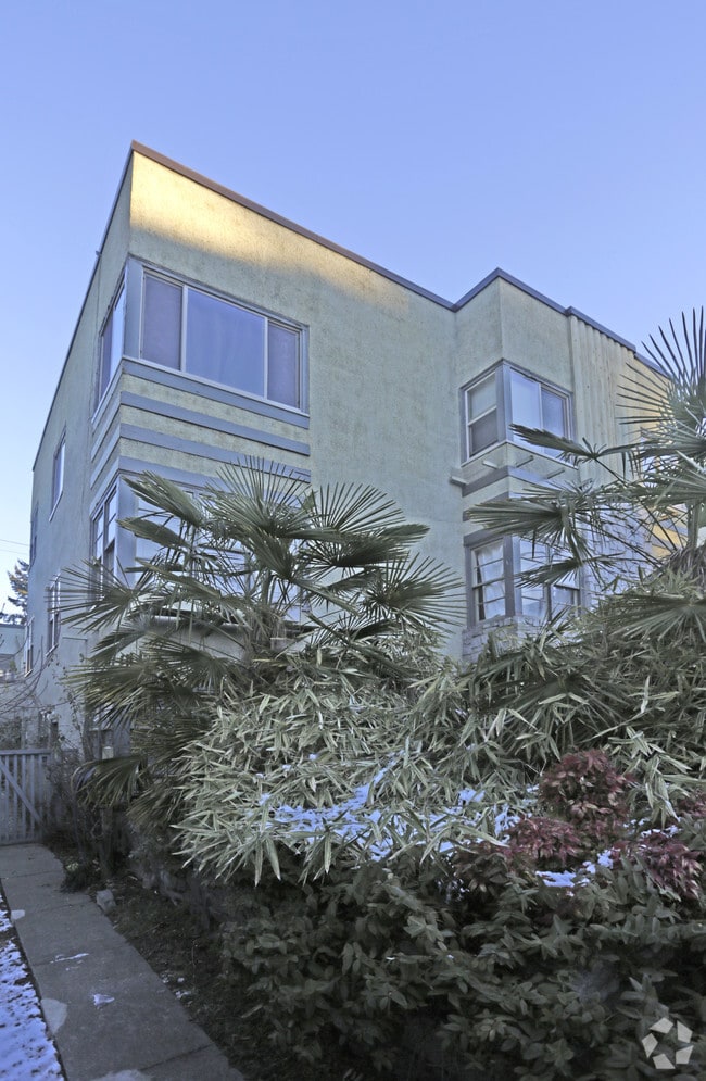 Building Photo - Greensleeves Apartments