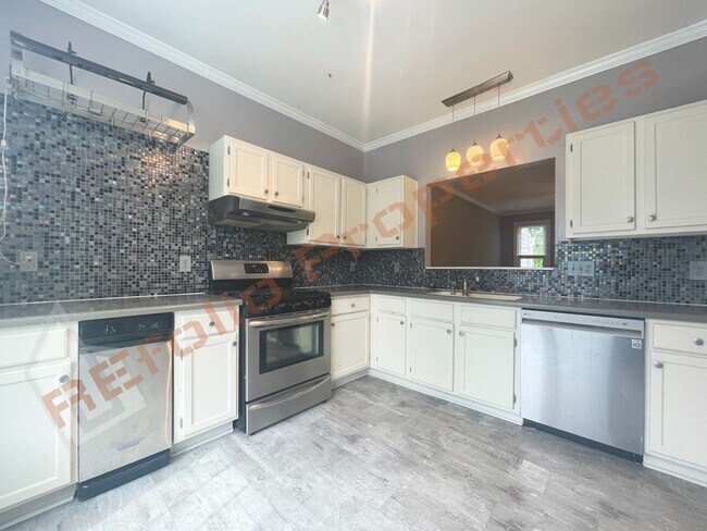 Foto del edificio - Fantastic Location! Beautiful 2 Bedroom 2....