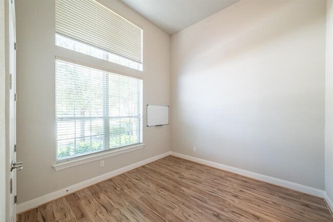 Foto del edificio - 2701 Hudson Ln