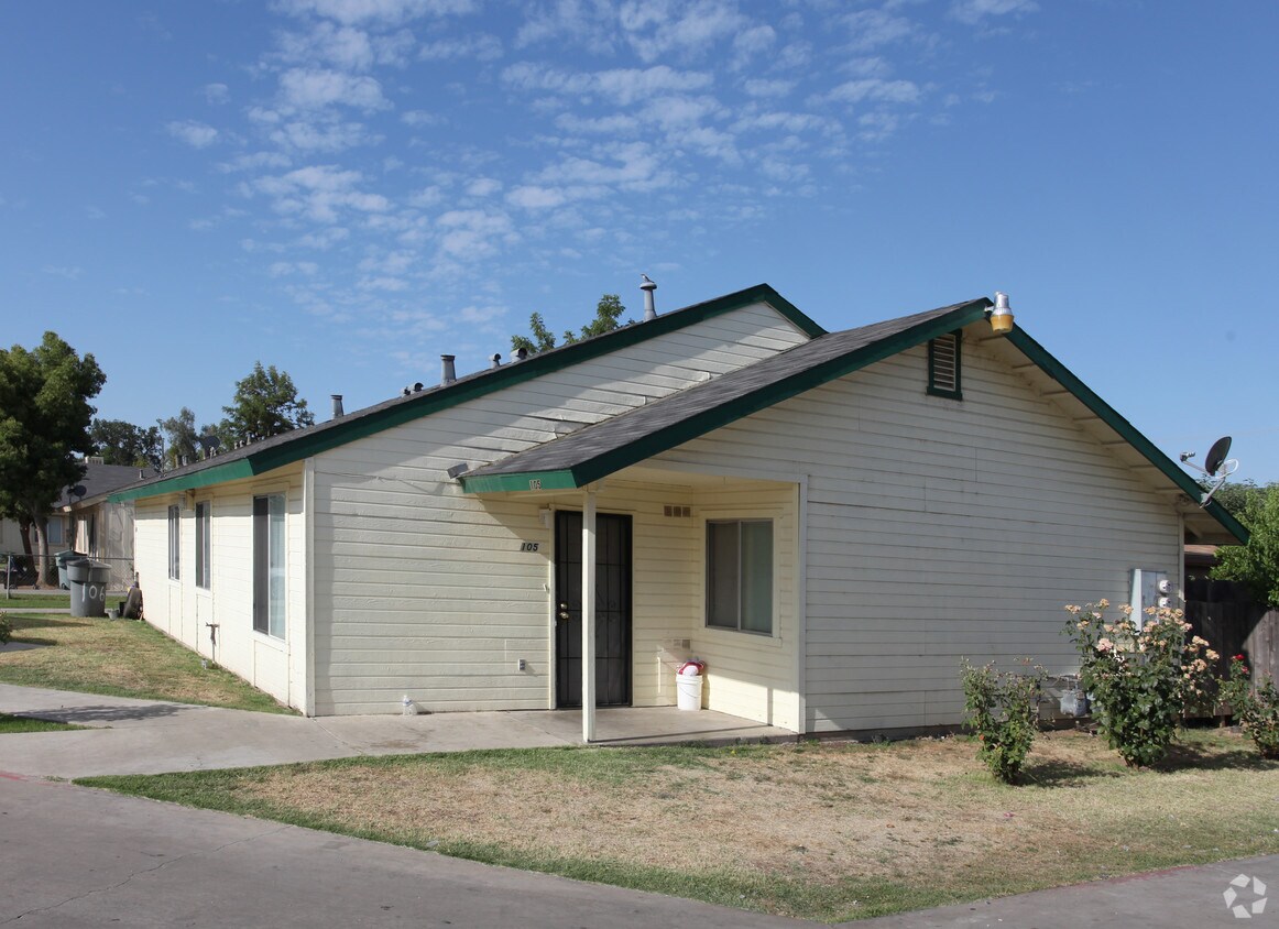 1452 S College Ln, Dinuba, CA 93618 1452 S College Ln Dinuba, CA