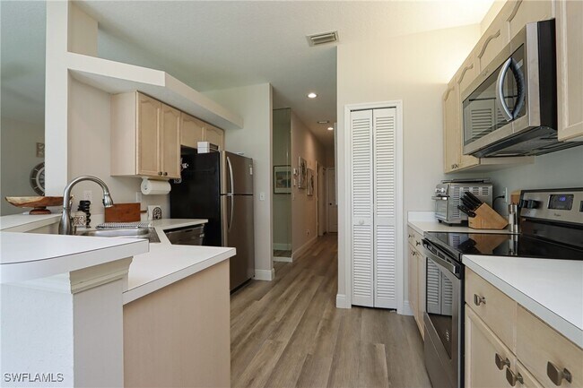Foto del edificio - 13140 Hamilton Harbour Dr