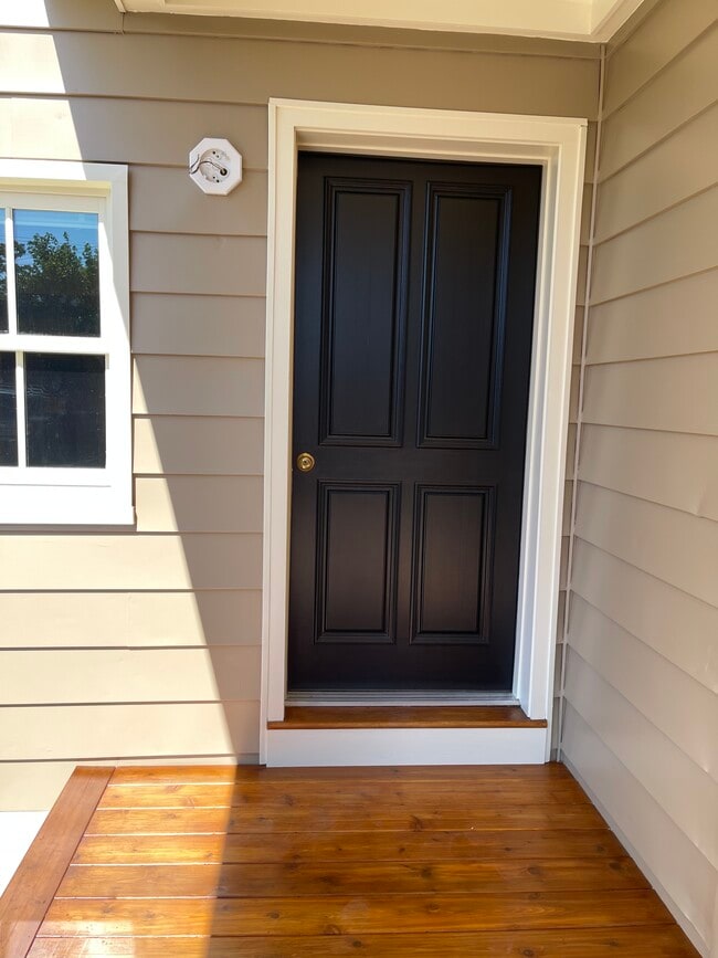 Front door - 528 Chapel St