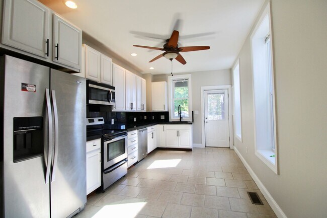 Building Photo - Gorgeous Single Family Home in Midtown