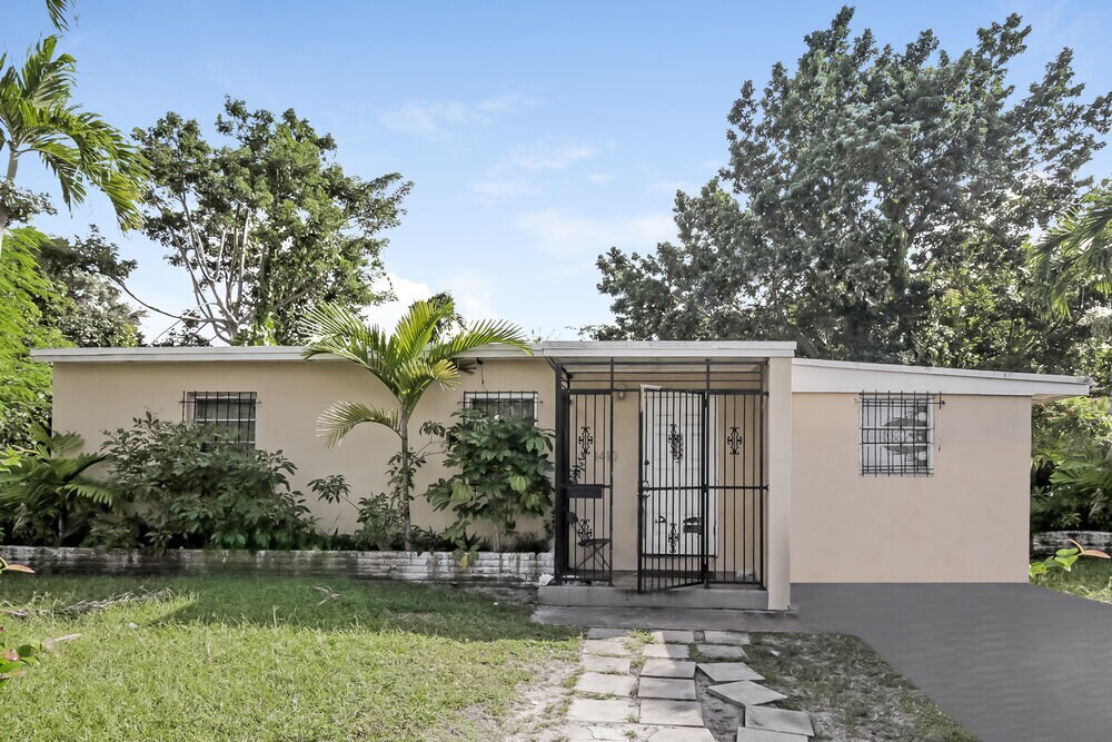 Primary Photo - 1410 NE 156th Terrace