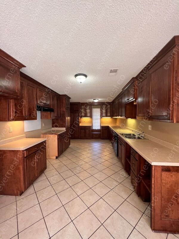 Building Photo - 3115 Barrycrest Dr