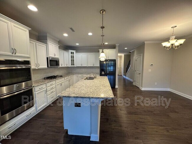 Building Photo - 1215 Alston Forest Dr