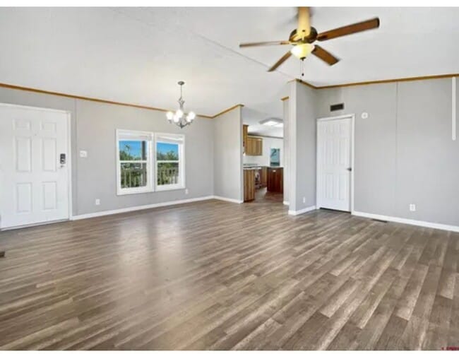 Building Photo - Country home with horse property