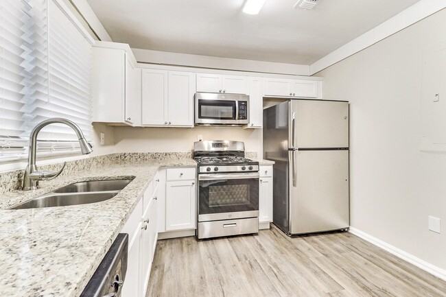 Foto del edificio - 2390 Candler Rd