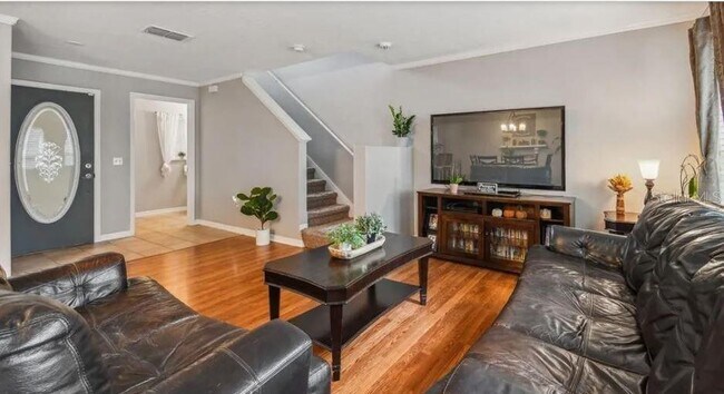 Foto del edificio - 2403 Hassonite St