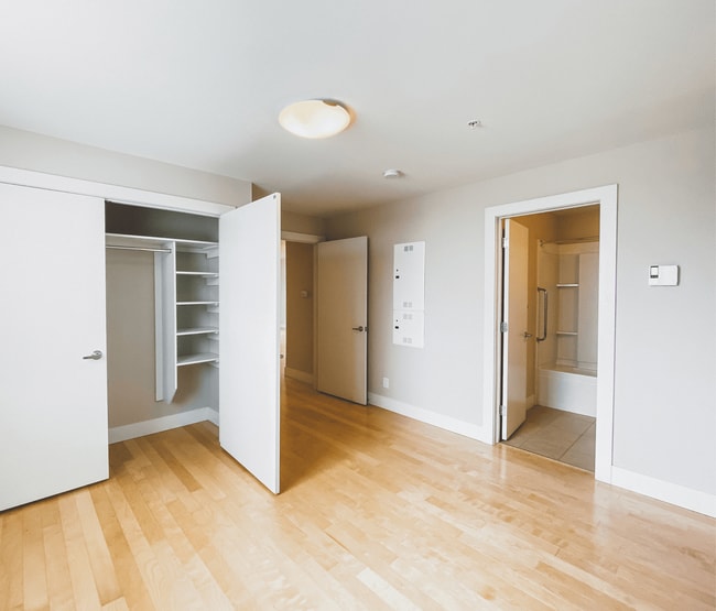 Building Photo - Bennett House