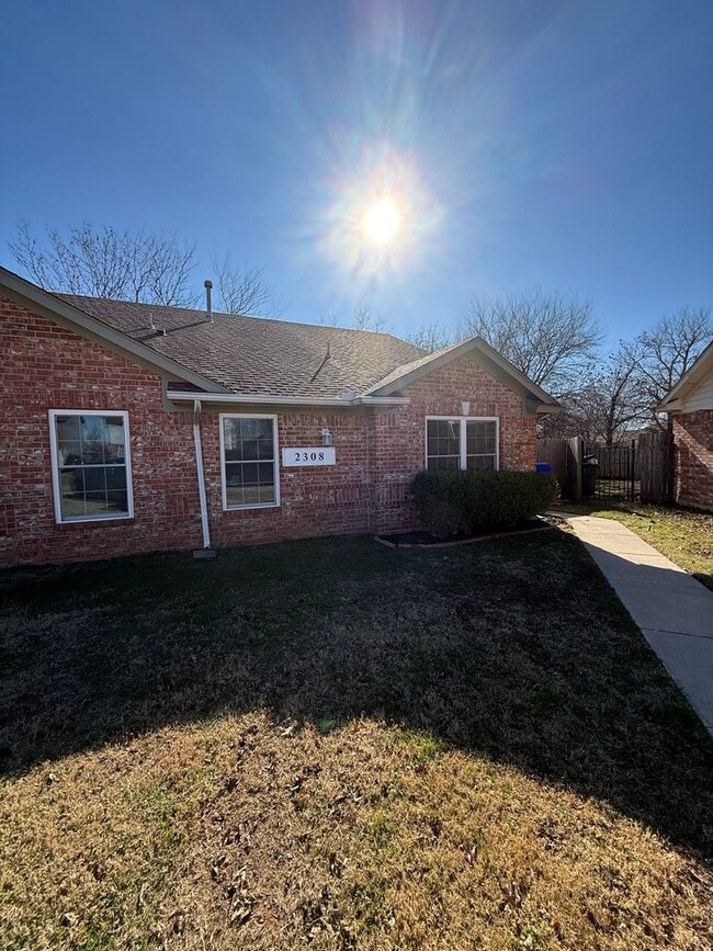 4 Bedroom - 2 bath duplex located near campus and State Highway 9 - 4 Bedroom - 2 bath duplex located near campus and State Highway 9 House
