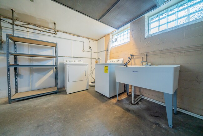 Building Photo - 1200 Brentwood Rd