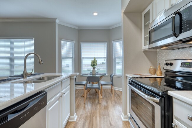 Dining Room - Baypoint Apartments