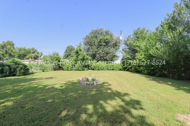 Building Photo - 2 Bed 1 Bath Tulsa - Move-in Ready!