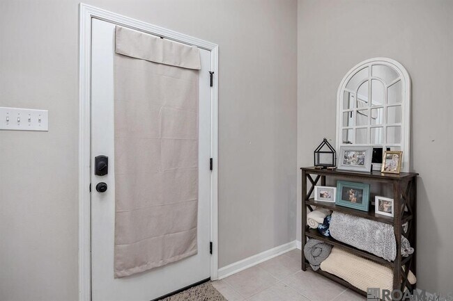 Building Photo - 18326 Sunset Park Dr