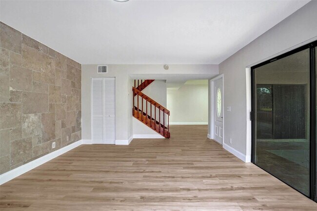 Foto del edificio - 4872 NW 95th Ave