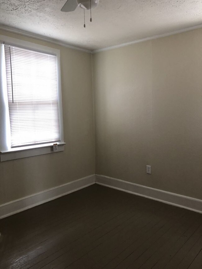Foto del edificio - 1613 Dean Forest Rd