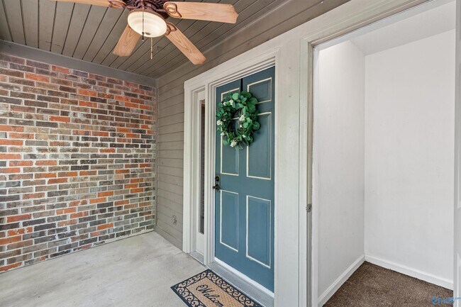 Building Photo - 2058 Woodlawn Dr SW