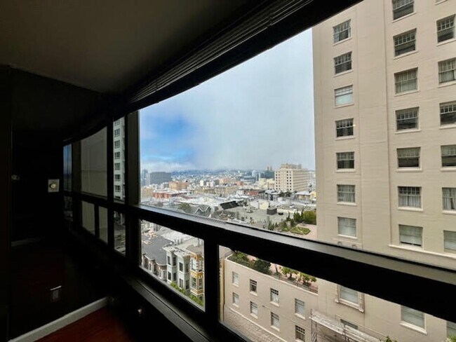 Foto del edificio - Experience Living The  Quintessential San ...