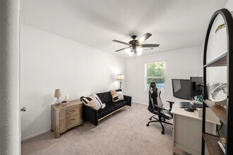 Building Photo - 18734 Clearwater Brk Dr