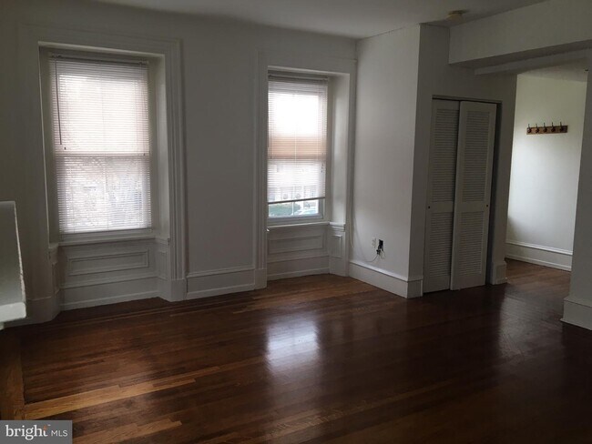 Building Photo - 421 Lyceum Ave