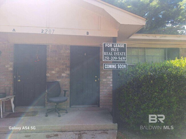 Foto del edificio - 2207 Wolf Ridge Rd