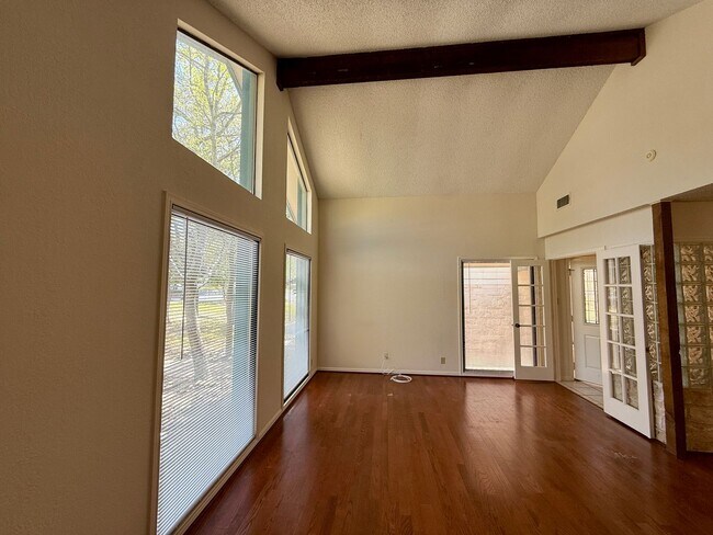 Building Photo - NEAR GOLF COURSE - WELL ESTABLISHED SPICEW...