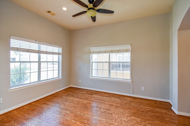 Foto del edificio - 5615 Winsome Ln
