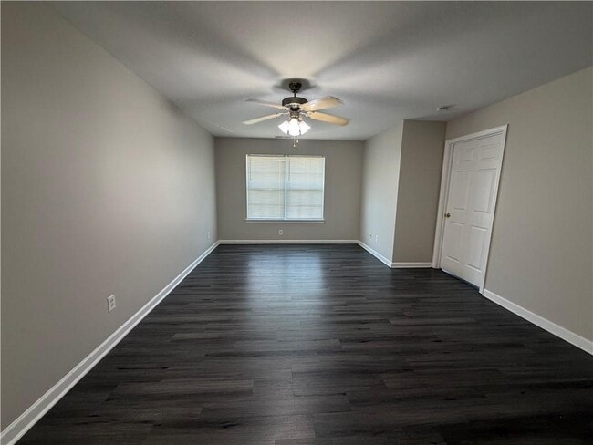 Building Photo - 800 Stonehaven Cir