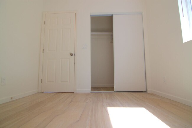 Foto del edificio - 6913 Vanalden Ave