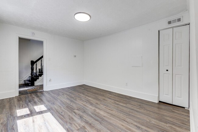 Building Photo - 955 E Warrington Ave