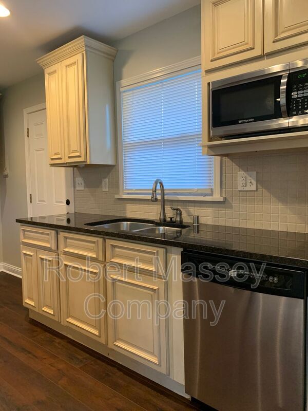 Foto del edificio - 2383 Clarendon Ave