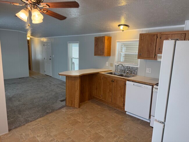 Foto del edificio - 13 James River Blvd