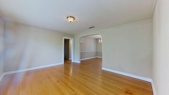 Building Photo - 3102 Riverside Ave