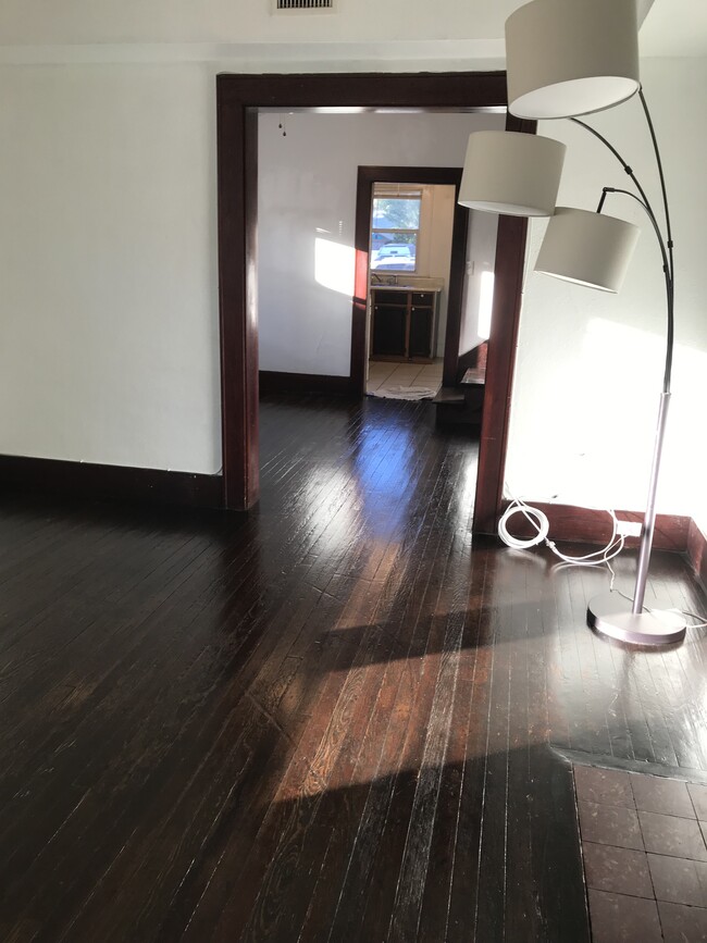 Building Photo - 994 Druid Rd E