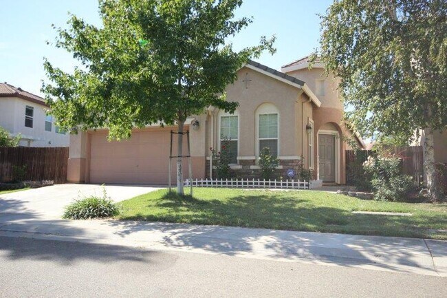 Foto del edificio - Gorgeous 4 Bed 2 Bath Near Edna Batey Elem...