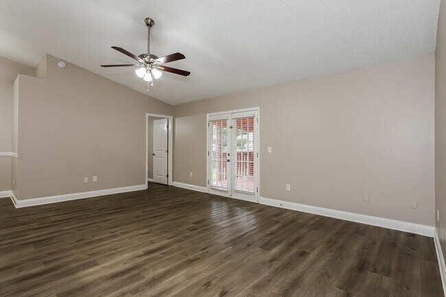 Foto del edificio - 1608 Twin Oak Dr W