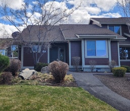 Building Photo - 1445 Highland Vw