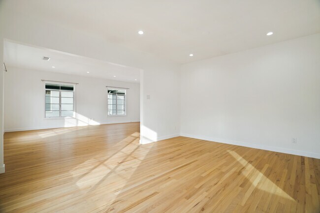 Foto del edificio - 480 S Roxbury Dr