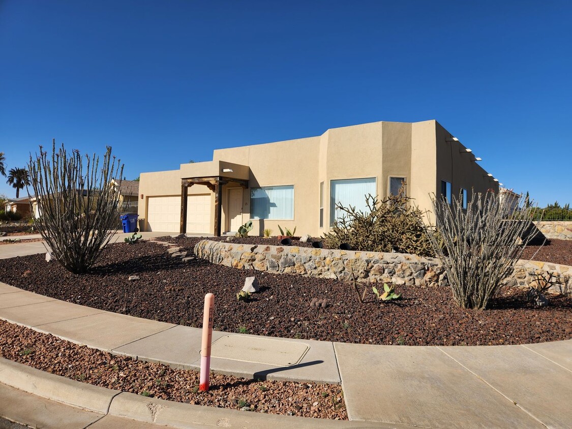 Foto principal - 600 Stone Canyon Dr