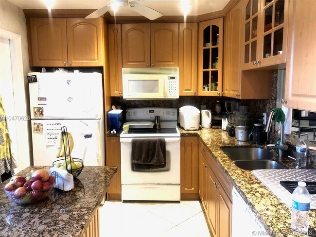 Building Photo - 2 br, 2 bath Condo - 219 NE 14th Ave Apt 302