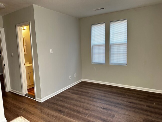 Foto del edificio - 4632 Hillside Rd SE